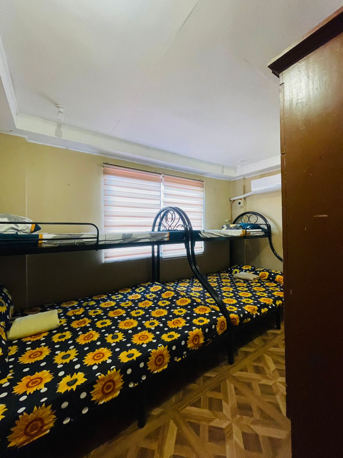 Full House - Image 2