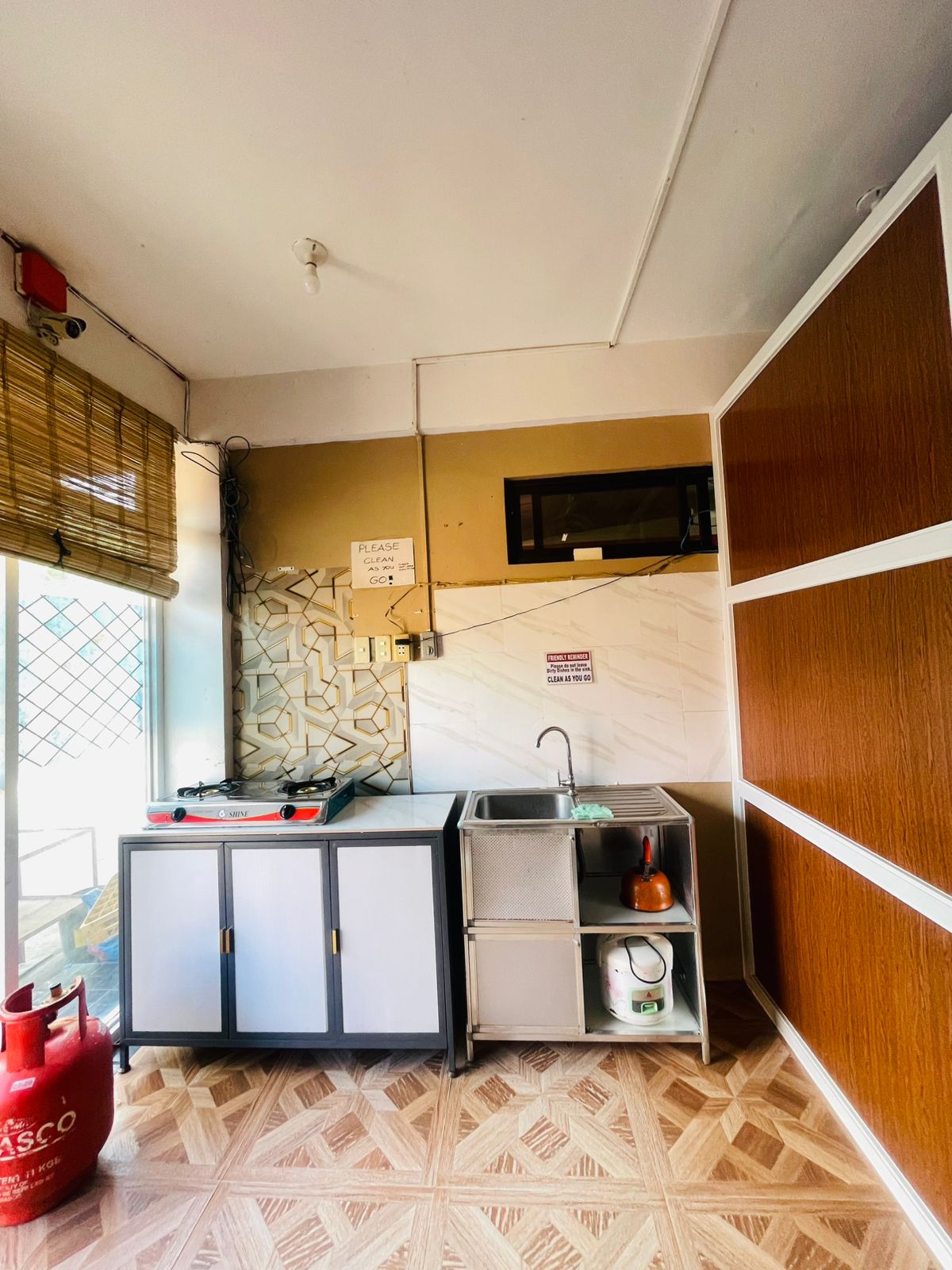 Full House - Image 5